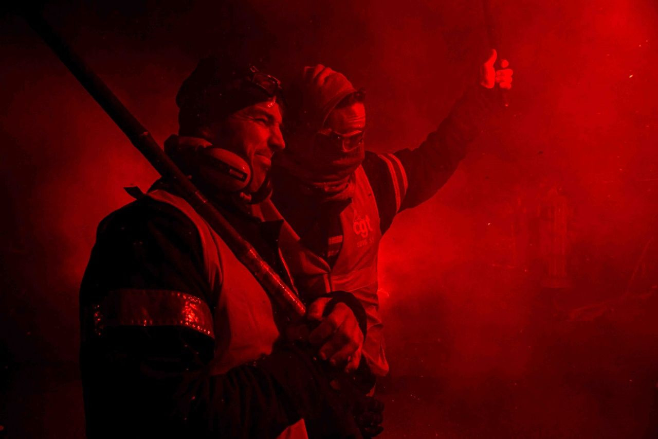 İtfaiyecilerle polisler birbirine girdi... - Sayfa 28