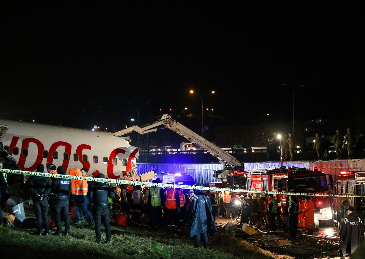 Pistten çıkıp 3 parçaya ayrıldı... - Sayfa 22