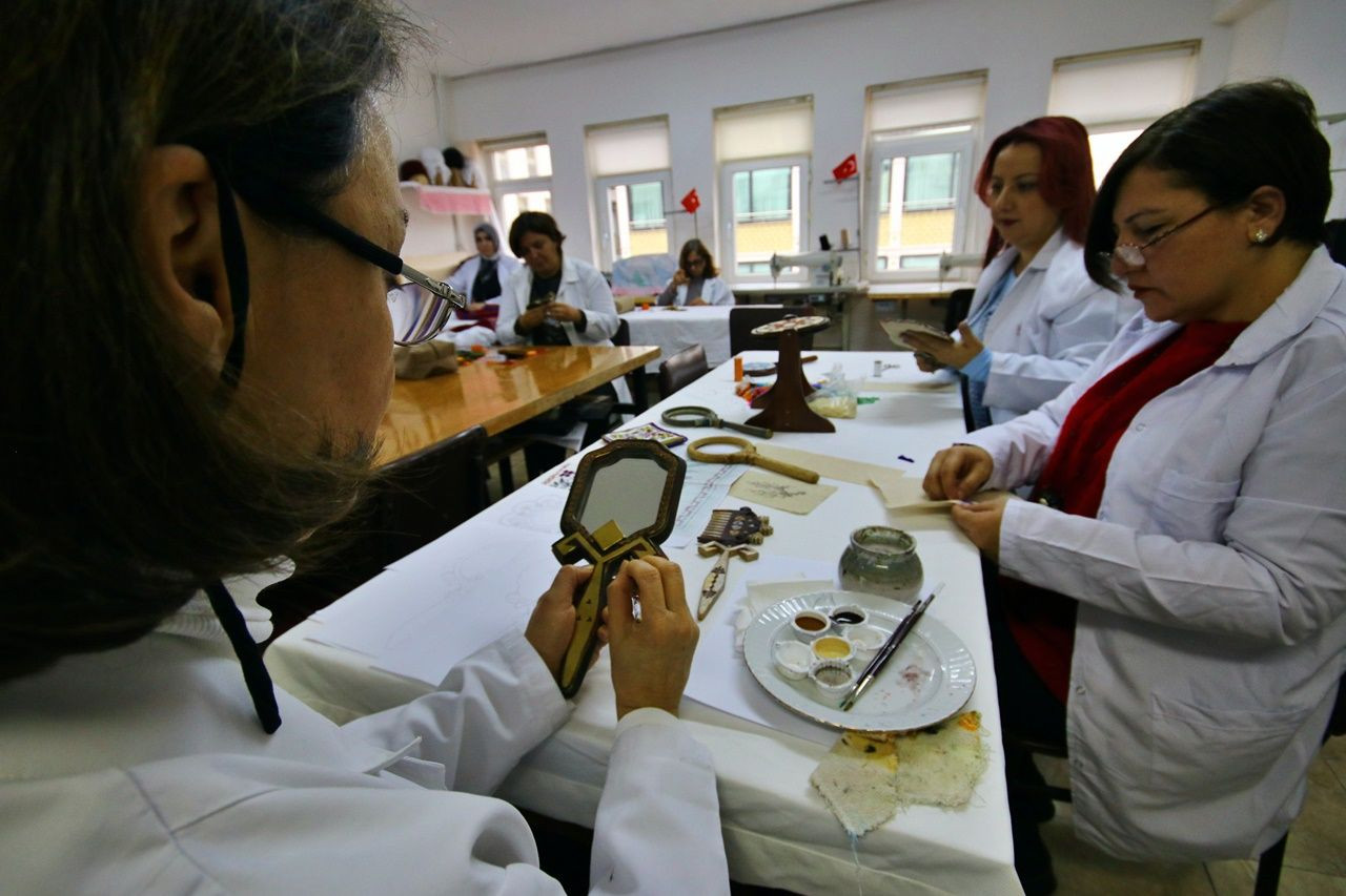 Geleneksel Anadolu desenleri aynalara nakşediliyor! - Sayfa 22