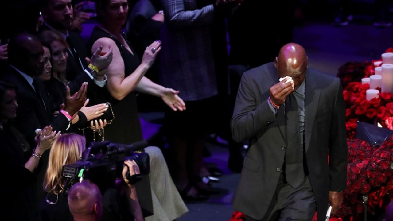 Kobe Bryant ve Gianna Bryant için anma töreni düzenlendi! Michael Jordan'ın gözyaşları... - Sayfa 10