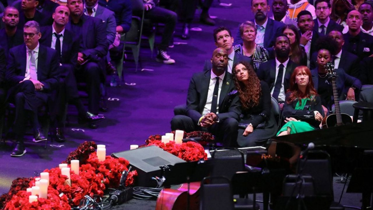 Kobe Bryant ve Gianna Bryant için anma töreni düzenlendi! Michael Jordan'ın gözyaşları... - Sayfa 13