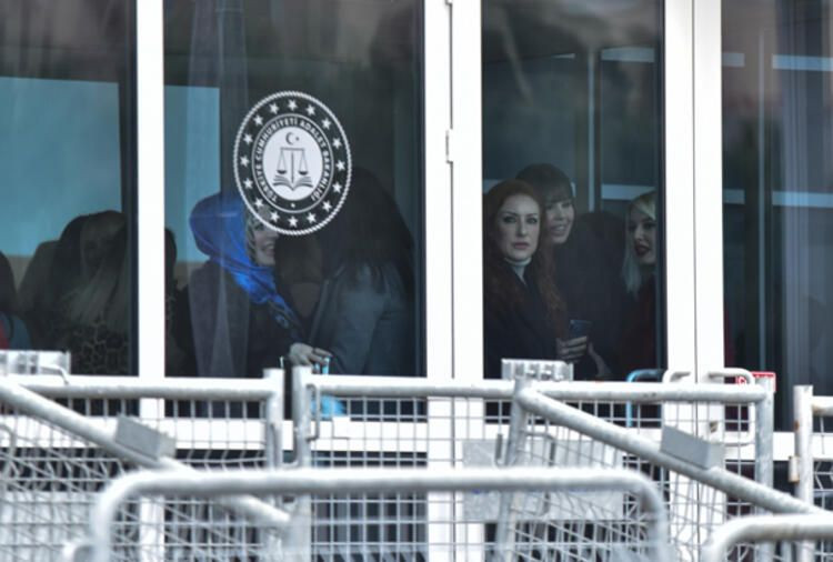 Eski kedicik anlattı: 'Çok pis şeyler yapıyordu' - Sayfa 27