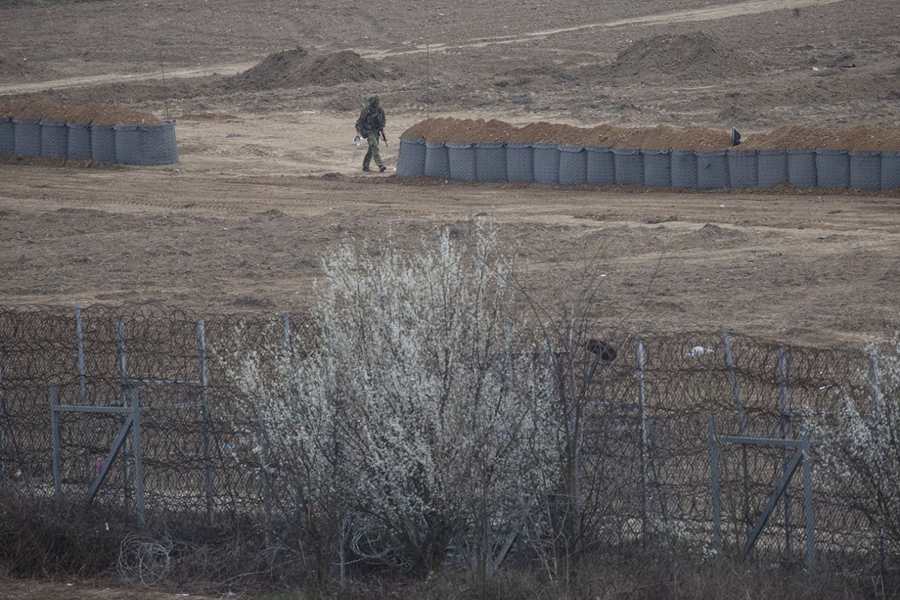 Yunanistan hudut birlikleri sınır hattına 'siper' kazıyor! - Sayfa 6