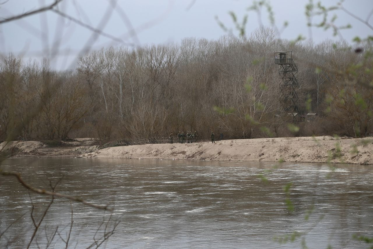 Yunanistan hudut birlikleri sınır hattına 'siper' kazıyor! - Sayfa 9