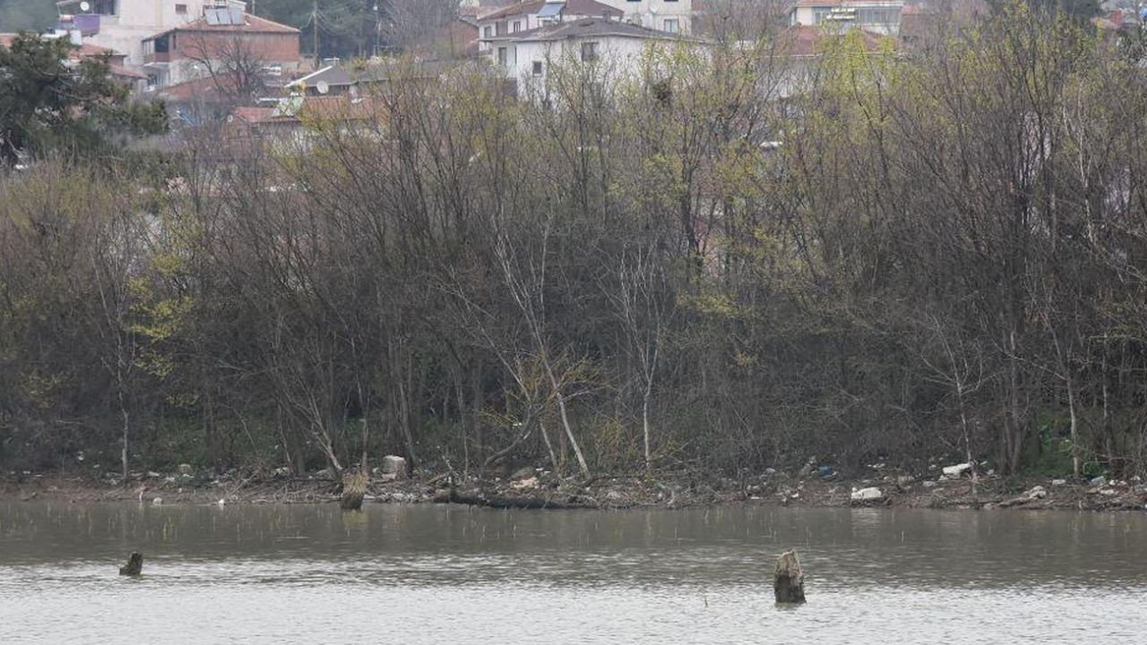 Mezar ziyareti için suların çekilmesini bekliyorlar - Sayfa 6