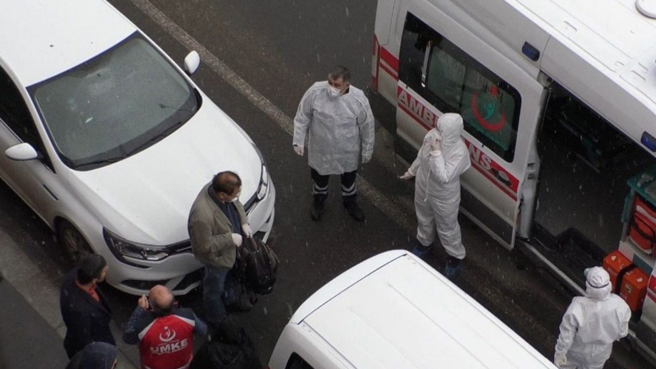 Son dakika... Kars'ta Çinli paniği! Etrafını sarıp ambulansa aldılar (Koronavirüs, Corona, Kovid-19) - Sayfa 6