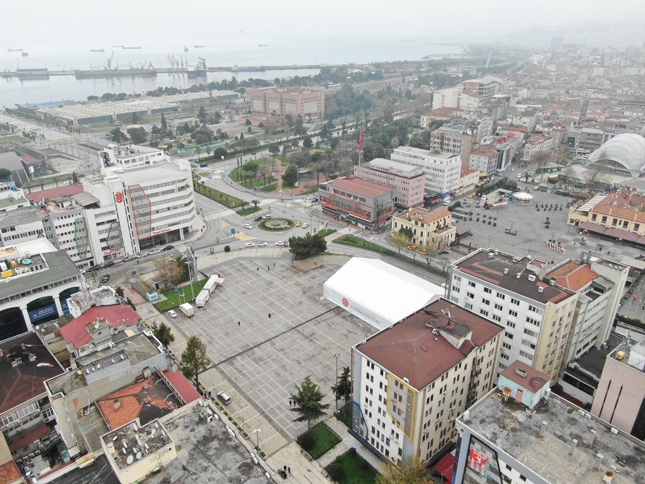 Binlerce kişiyi ağırlayan meydanlar sessiz... - Sayfa 5