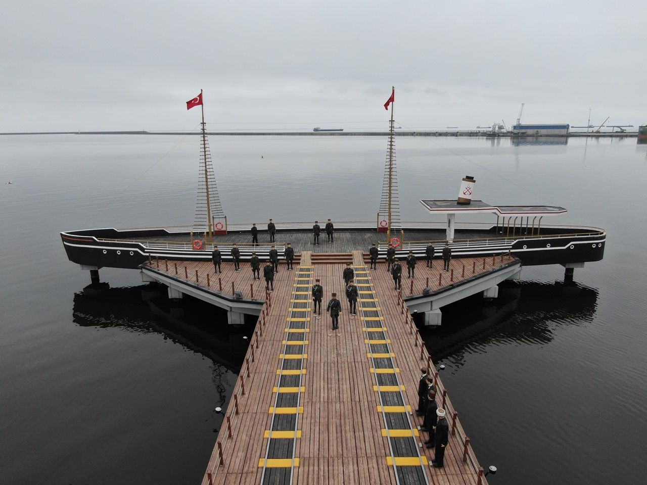 Binlerce kişiyi ağırlayan meydanlar sessiz... - Sayfa 7