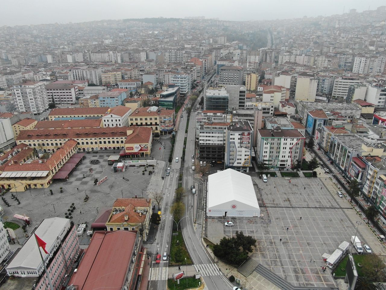 Binlerce kişiyi ağırlayan meydanlar sessiz... - Sayfa 10