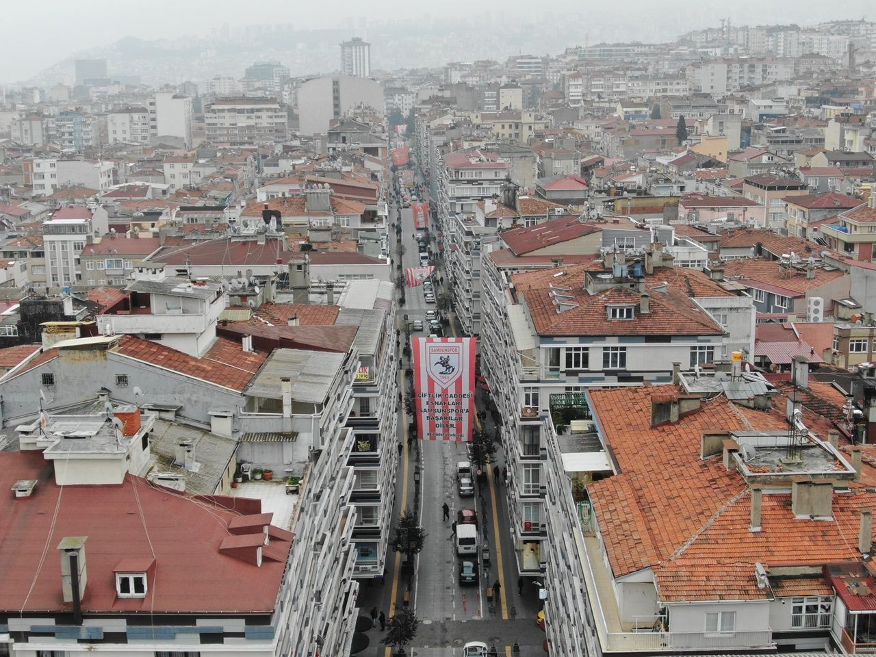 Binlerce kişiyi ağırlayan meydanlar sessiz... - Sayfa 11