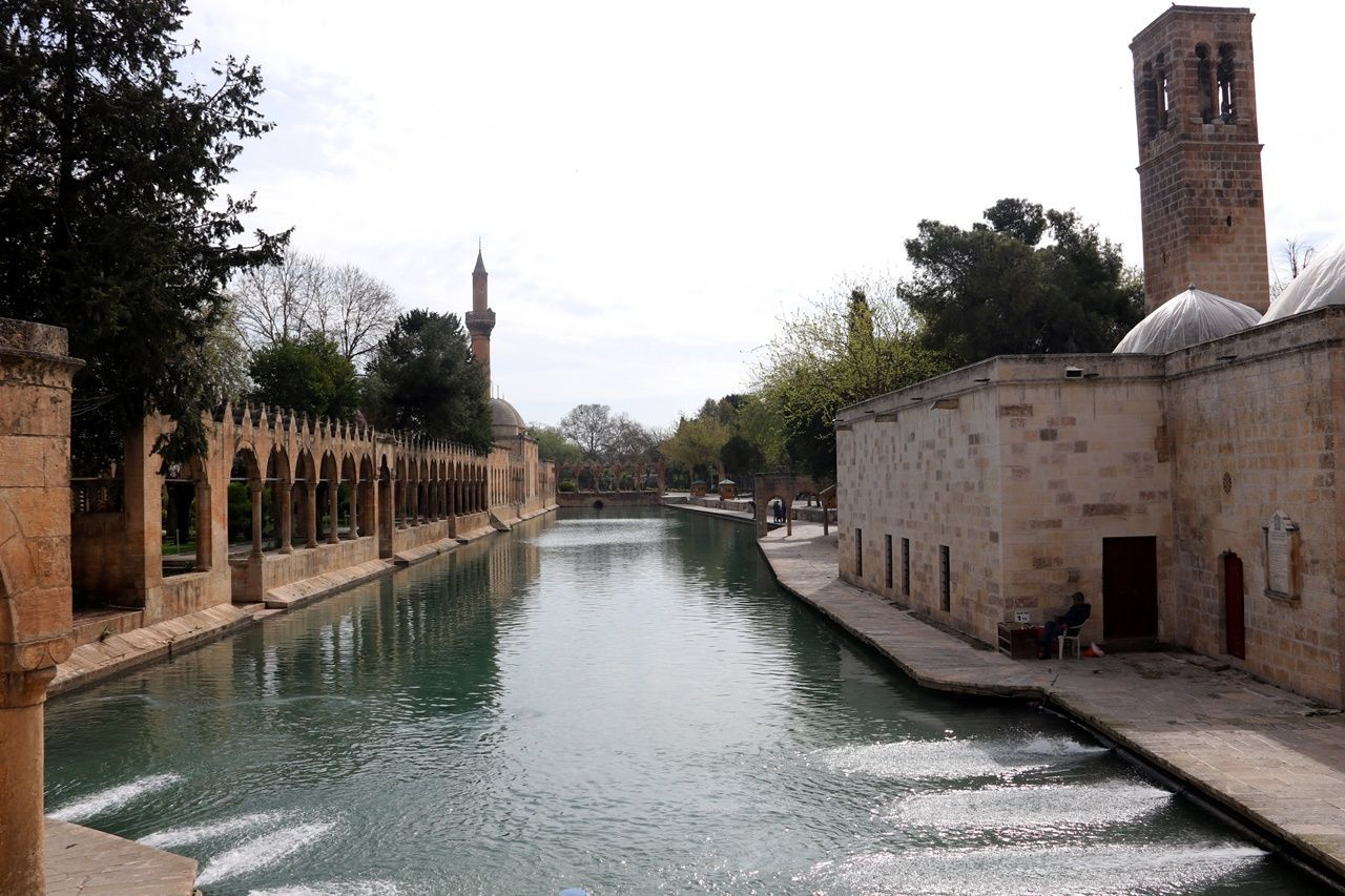 Binlerce kişiyi ağırlayan meydanlar sessiz... - Sayfa 20