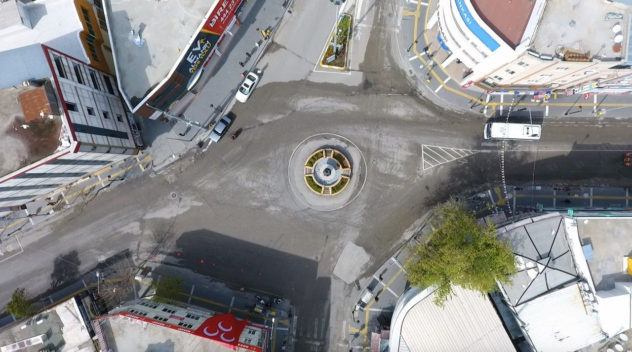 Binlerce kişiyi ağırlayan meydanlar sessiz... - Sayfa 21