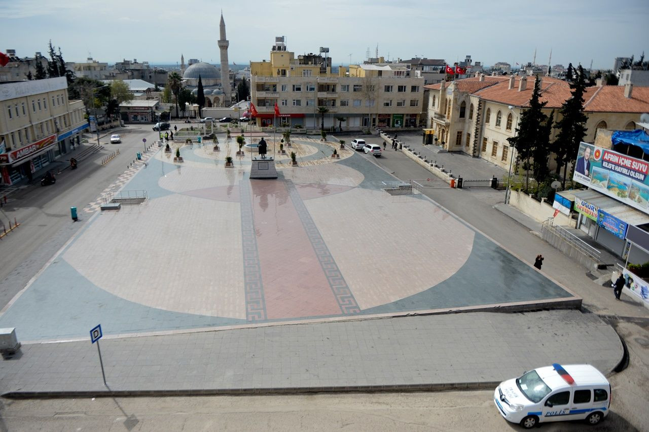 Binlerce kişiyi ağırlayan meydanlar sessiz... - Sayfa 28