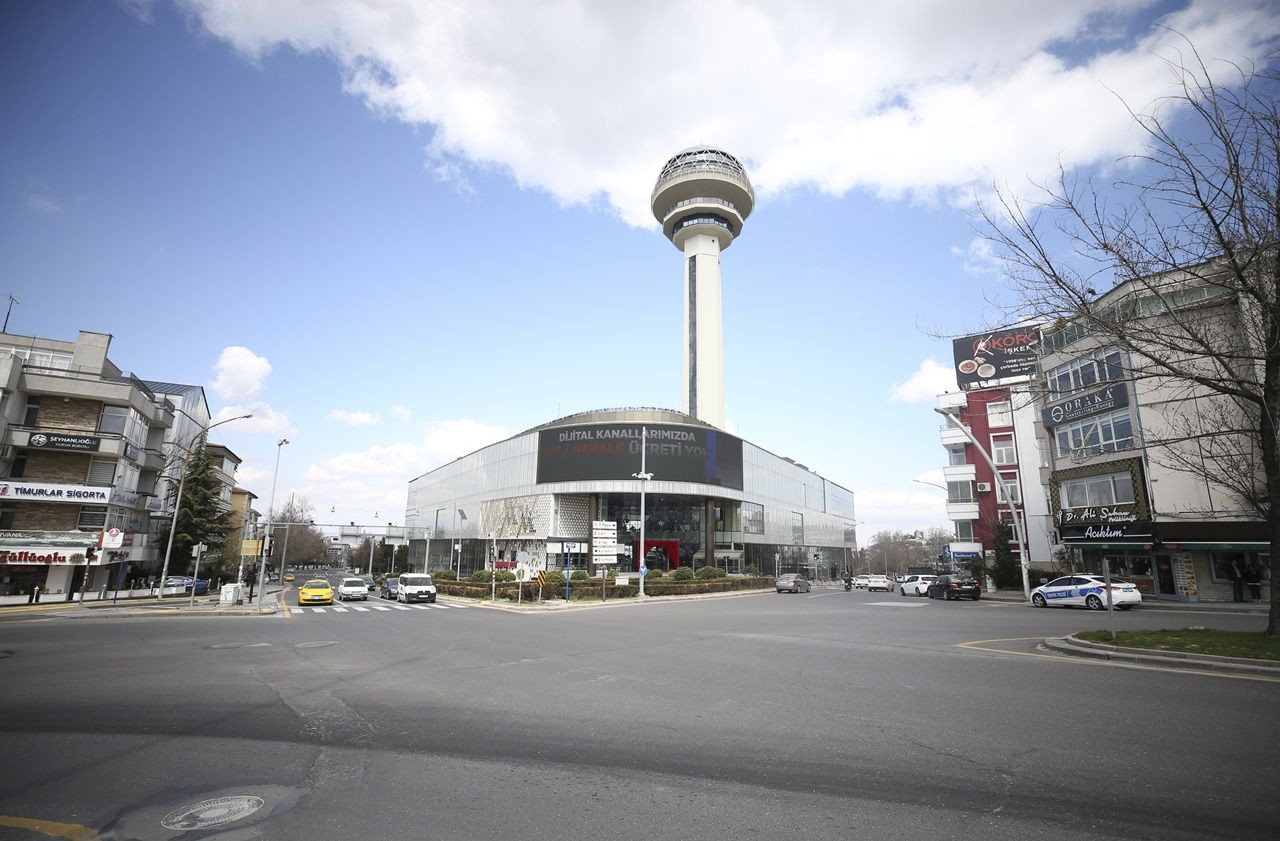 Binlerce kişiyi ağırlayan meydanlar sessiz... - Sayfa 29