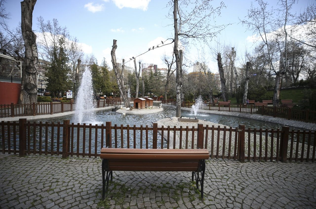 Binlerce kişiyi ağırlayan meydanlar sessiz... - Sayfa 34