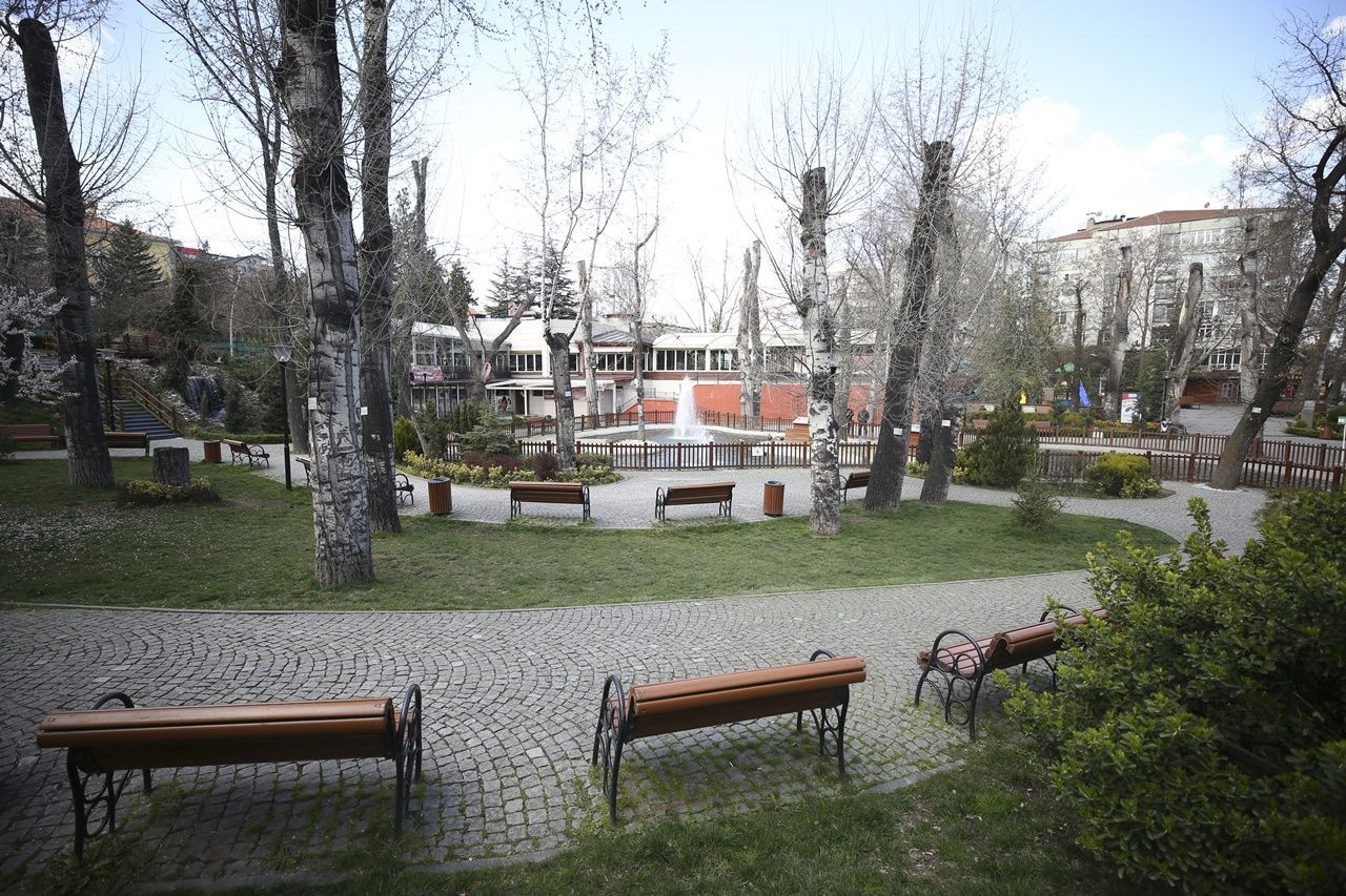 Binlerce kişiyi ağırlayan meydanlar sessiz... - Sayfa 35