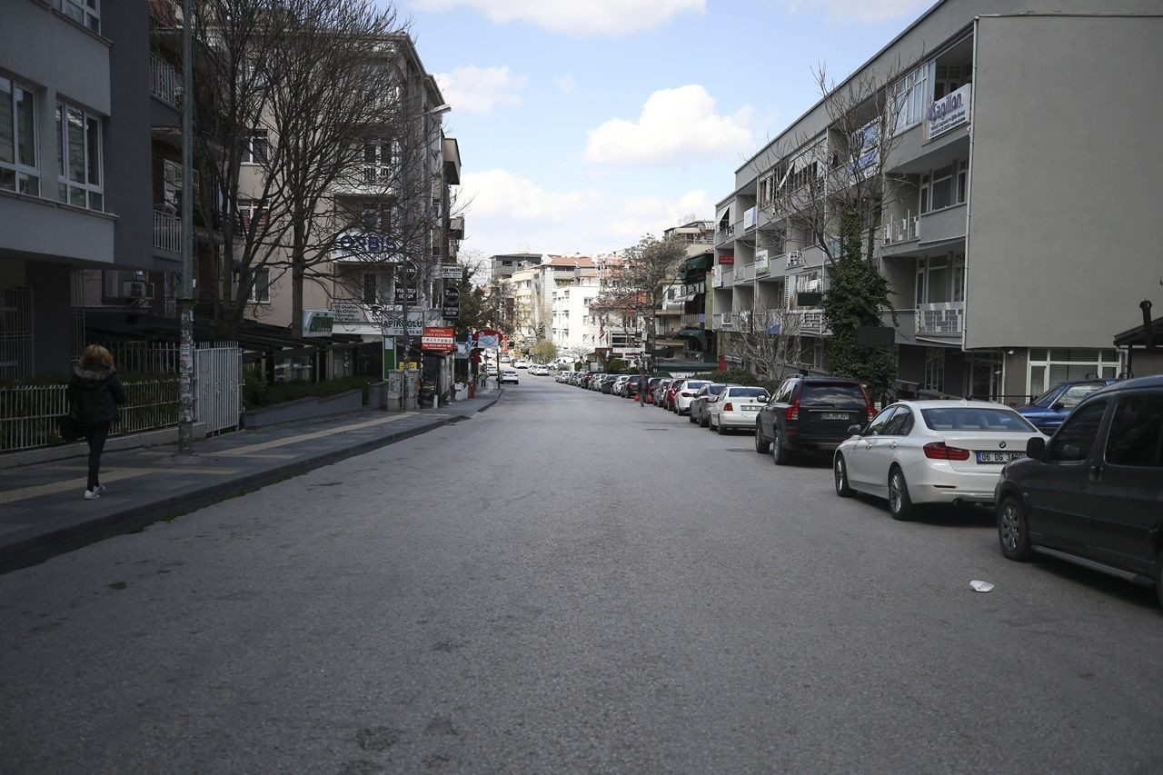 Binlerce kişiyi ağırlayan meydanlar sessiz... - Sayfa 36