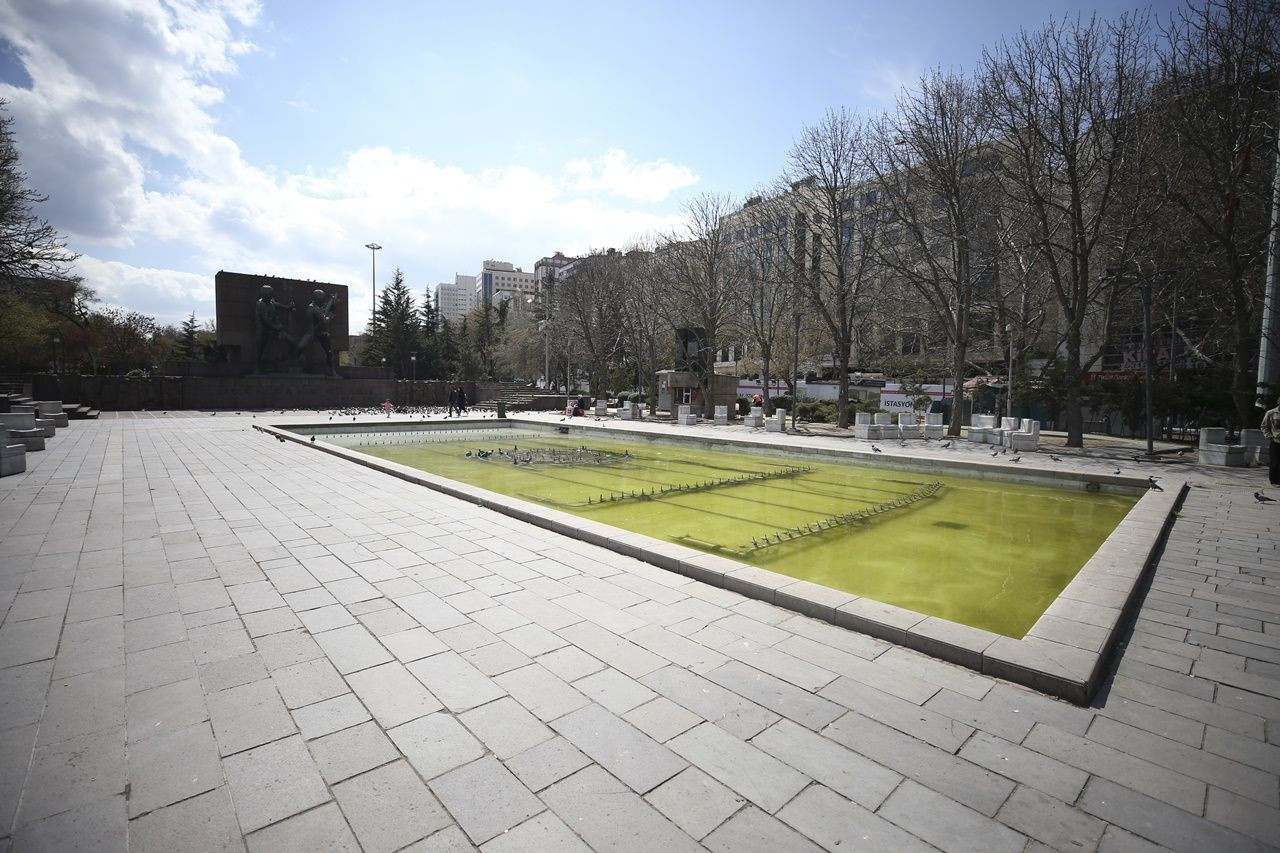 Binlerce kişiyi ağırlayan meydanlar sessiz... - Sayfa 39