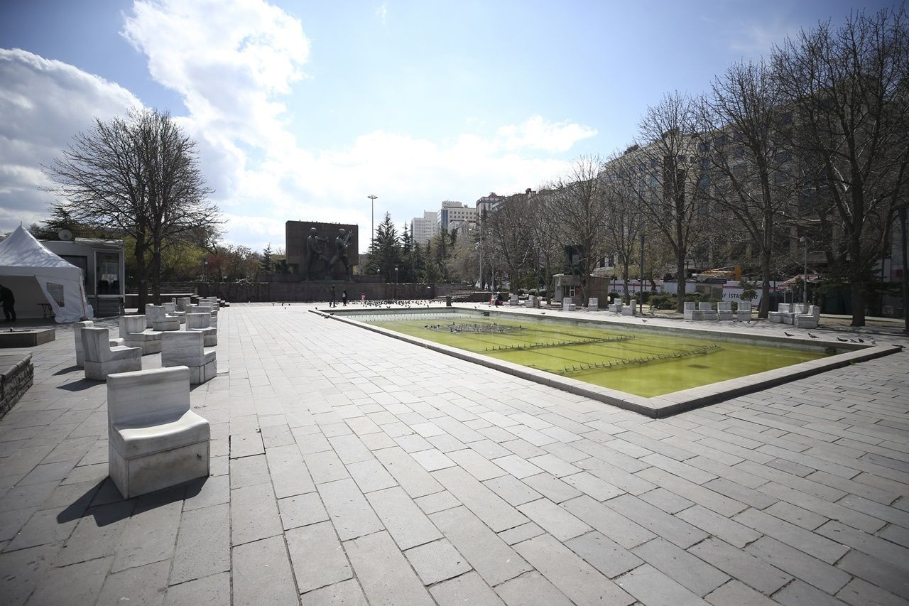 Binlerce kişiyi ağırlayan meydanlar sessiz... - Sayfa 40