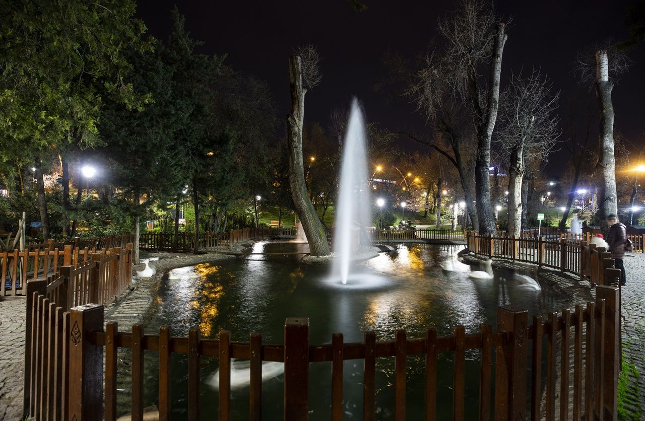 Binlerce kişiyi ağırlayan meydanlar sessiz... - Sayfa 55