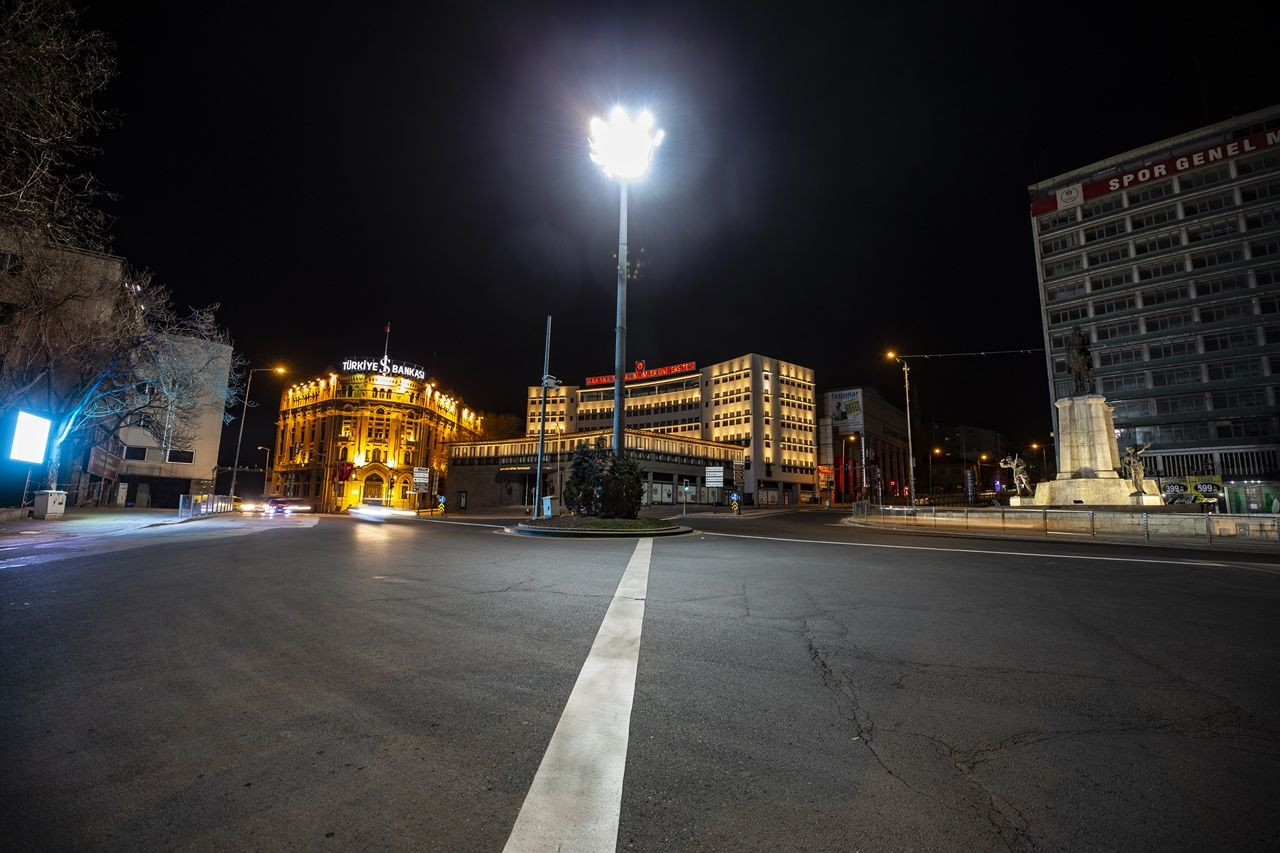 Binlerce kişiyi ağırlayan meydanlar sessiz... - Sayfa 59