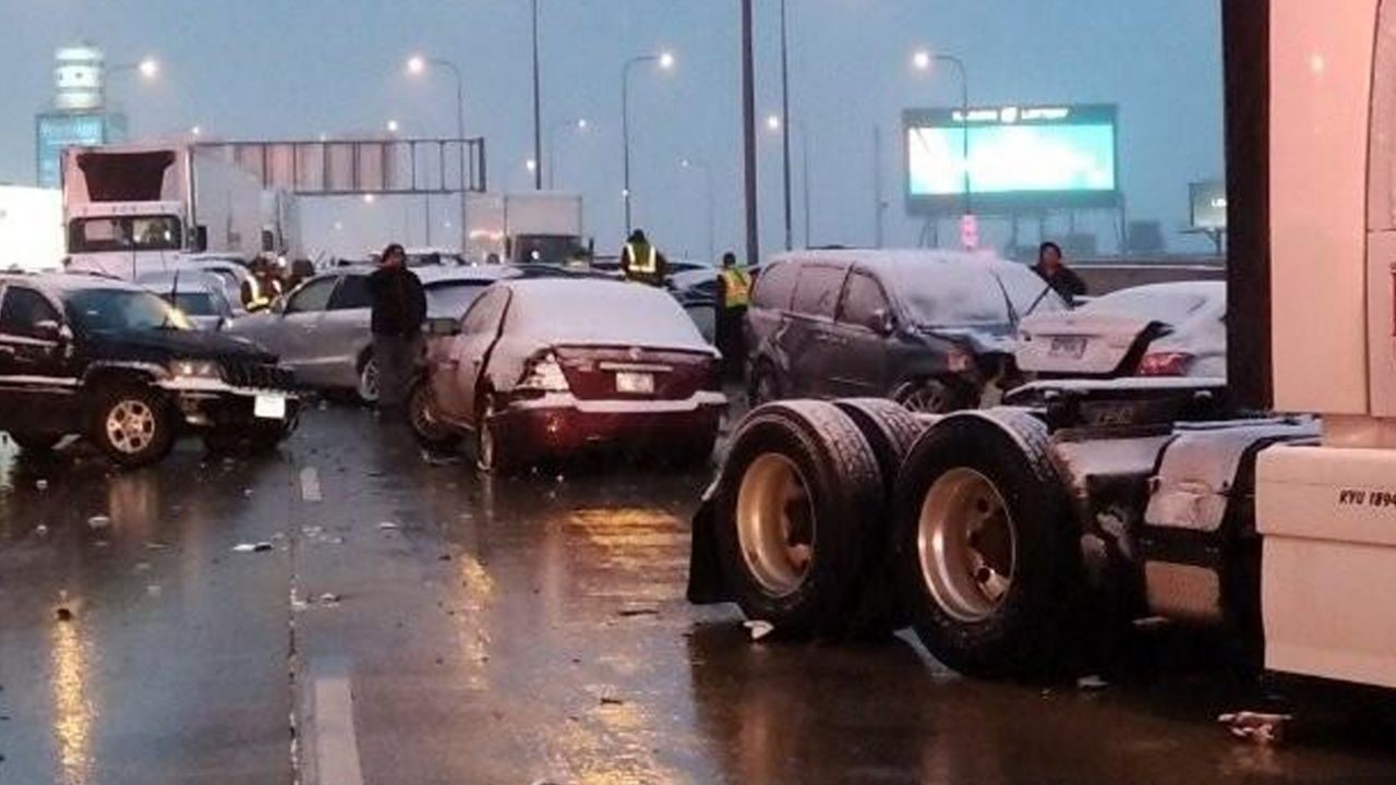 Son dakika... ABD'de ortalık savaş alanına döndü: Tam 60 araç birbirine girdi! - Sayfa 2