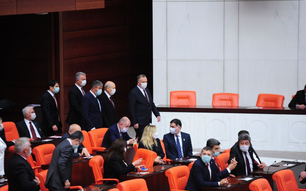 Koronavirüs önlemleriyle 23 Nisan oturumu! Meclis'ten tarihi görüntüler... - Sayfa 19