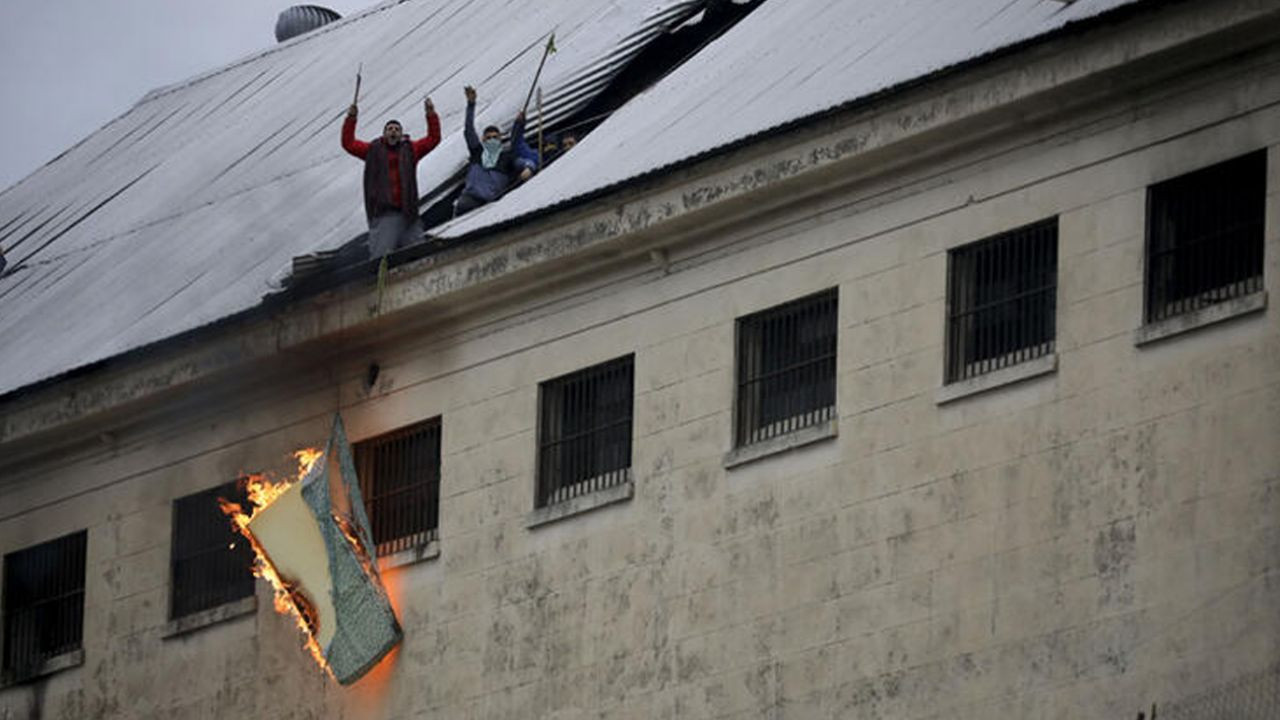 Son dakika... Karantinaya isyan edenler silahlarla sokaklara döküldü - Sayfa 14