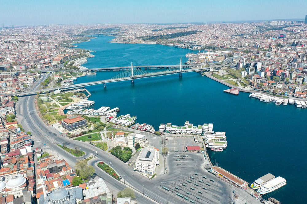 Sokakları bomboş pırıl pırıl İstanbul - Sayfa 19
