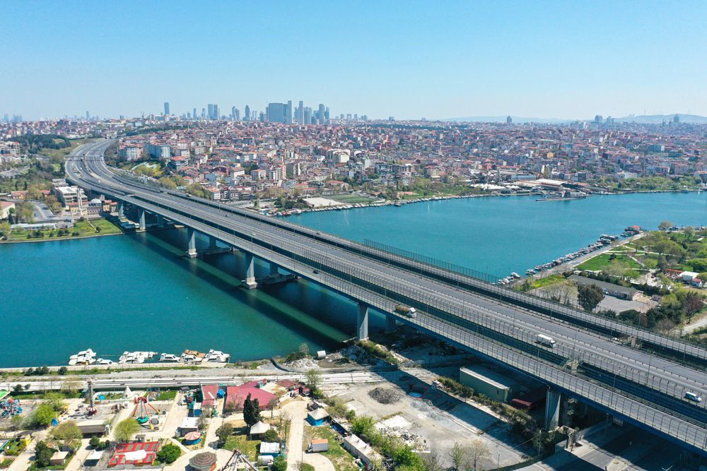 Sokakları bomboş pırıl pırıl İstanbul - Sayfa 21