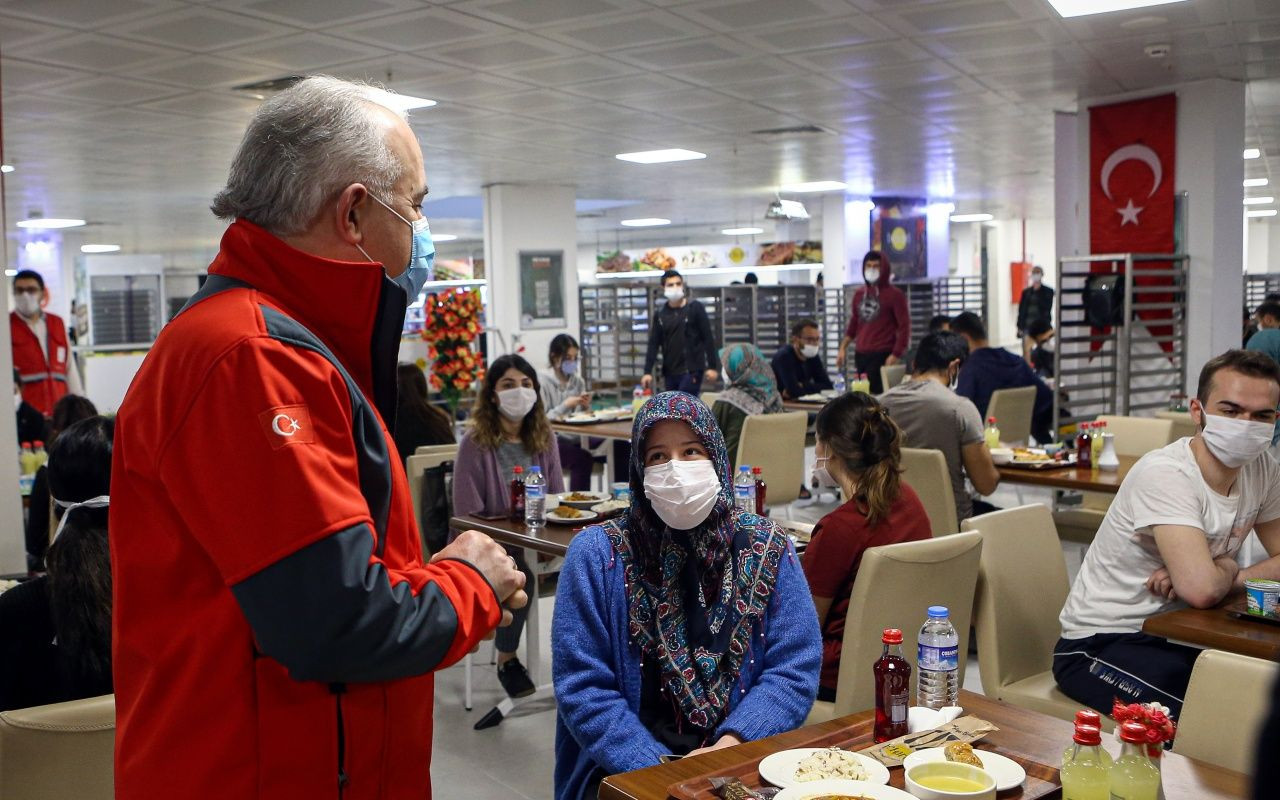 Sağlık çalışanlarına Kızılay'dan iftar yemeği - Sayfa 7