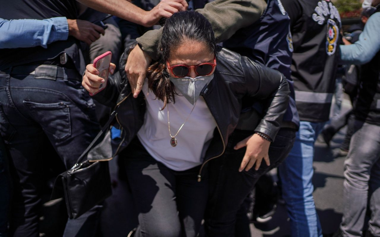 HDP, CHP ve TİP'ten ortak yürüyüş! Sosyal mesafeden eser yok - Sayfa 11