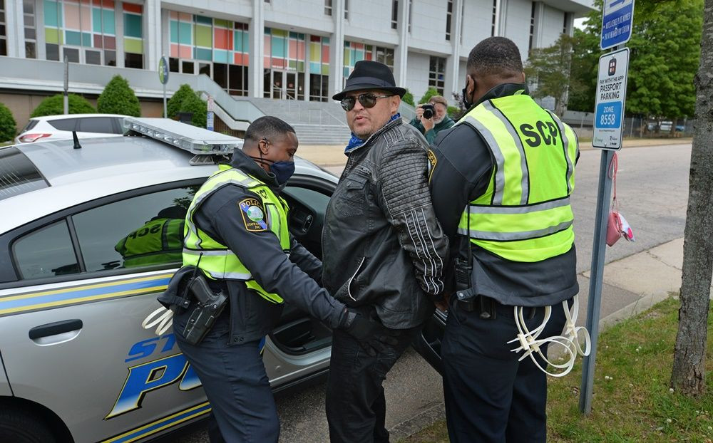 ABD'de kısıtlama protestosunda gözaltılar! - Sayfa 14