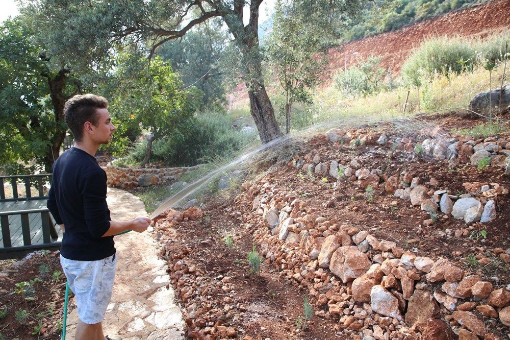 Korona nedeniyle mahsur kalan turistler, hem çalışıp hem tatil yapıyor - Sayfa 7