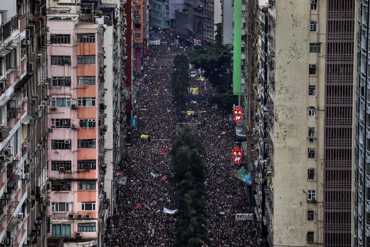 Hong Kong'da ortalık karıştı! Şoke eden fotoğraflar - Sayfa 10