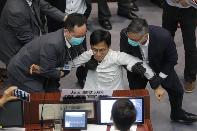 Hong Kong'da ortalık karıştı! Şoke eden fotoğraflar - Sayfa 7