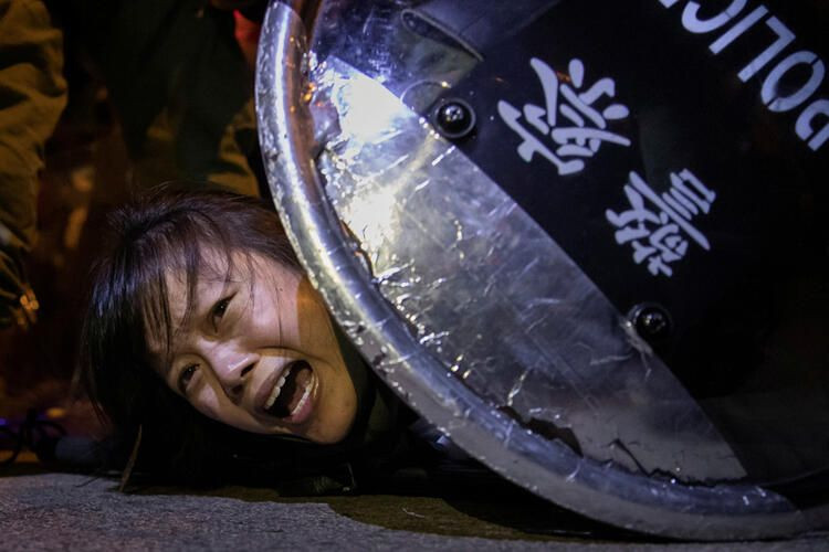 Hong Kong'da ortalık karıştı! Şoke eden fotoğraflar - Sayfa 14