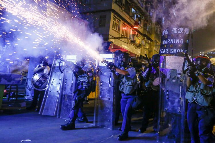 Hong Kong'da ortalık karıştı! Şoke eden fotoğraflar - Sayfa 12
