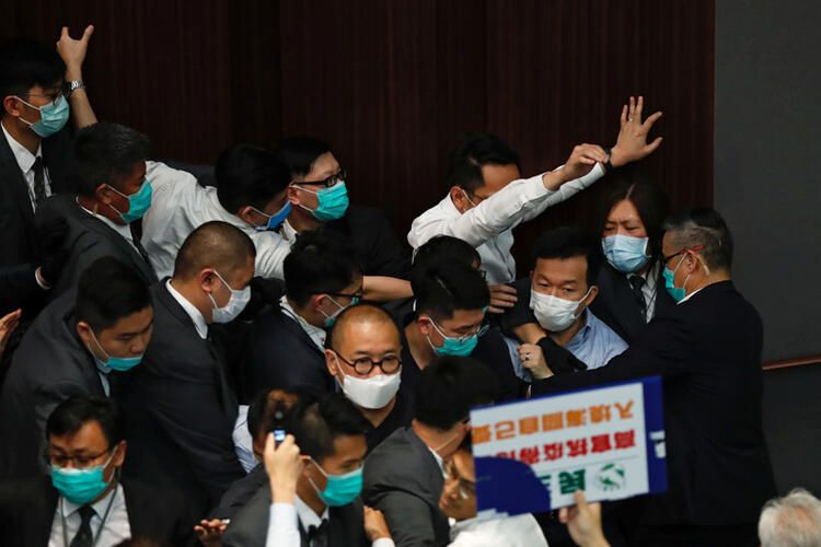 Hong Kong'da ortalık karıştı! Şoke eden fotoğraflar - Sayfa 6