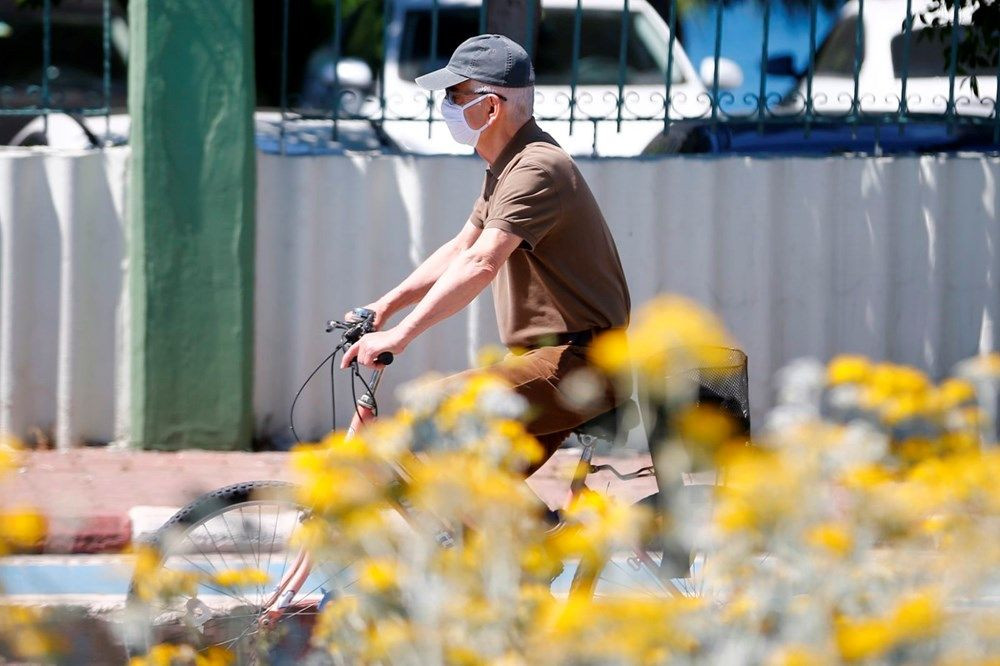 Yaşlılardan sosyal mesafeli selam! Haftalar sonra ilk kez görüştüler - Sayfa 11