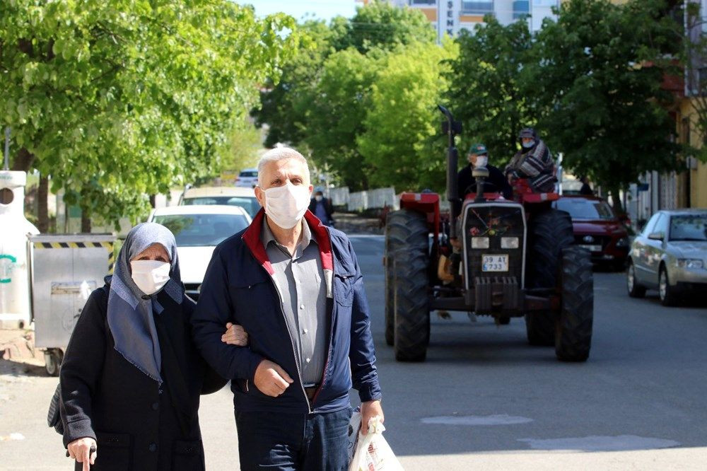 Yaşlılardan sosyal mesafeli selam! Haftalar sonra ilk kez görüştüler - Sayfa 7