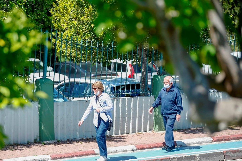 Yaşlılardan sosyal mesafeli selam! Haftalar sonra ilk kez görüştüler - Sayfa 10