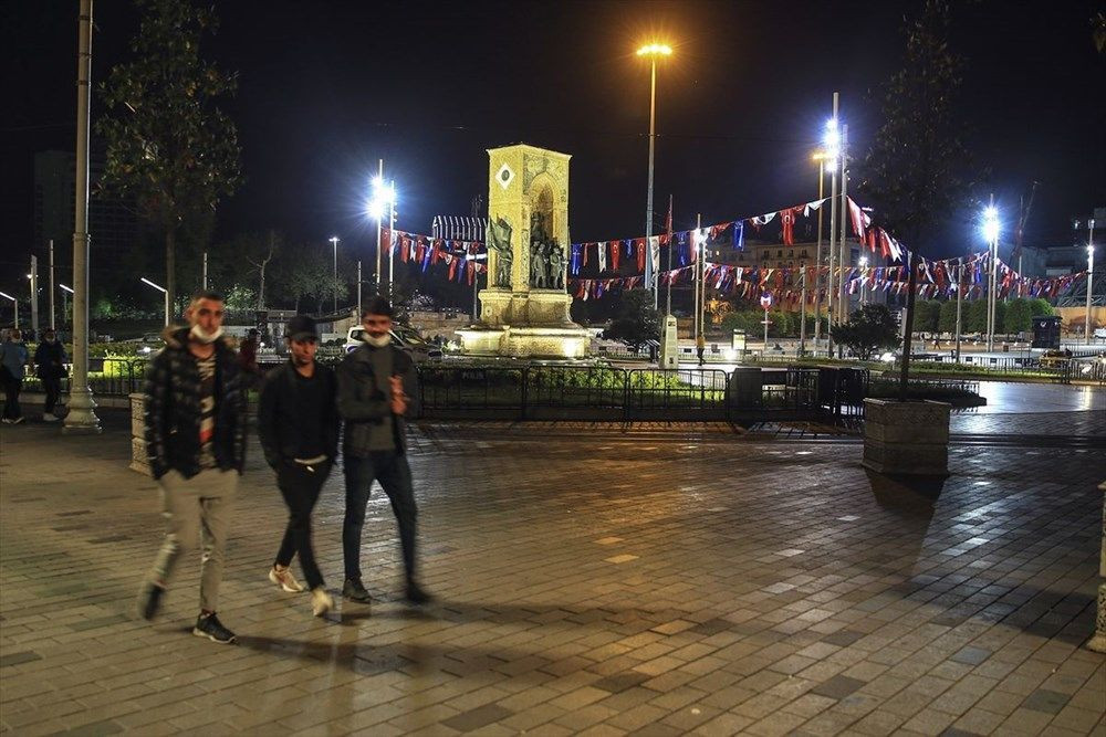 Yasağın ardından gece vakti İstiklal'e akın ettiler! - Sayfa 11