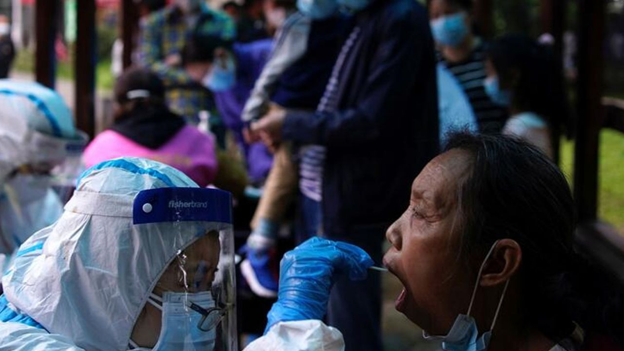 Son dakika... Vuhan'da 2. dalga şüphesi harekete geçirdi! Milyonlarca kişi sıraya girdi - Sayfa 7