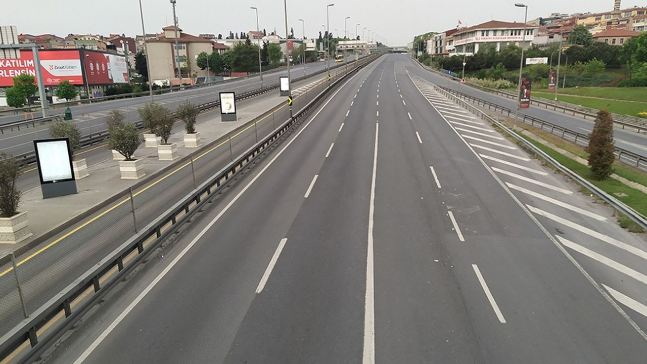 Son dakika... Sokağa çıkma yasağının ilk gününde İstanbul'da yollar ve meydanlar boş kaldı - Sayfa 9