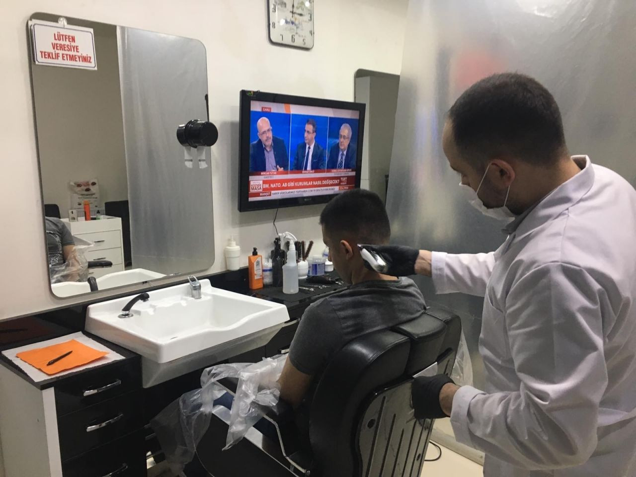 İstanbul'daki berberlerde gece mesaisi yoğunluğu! - Sayfa 7