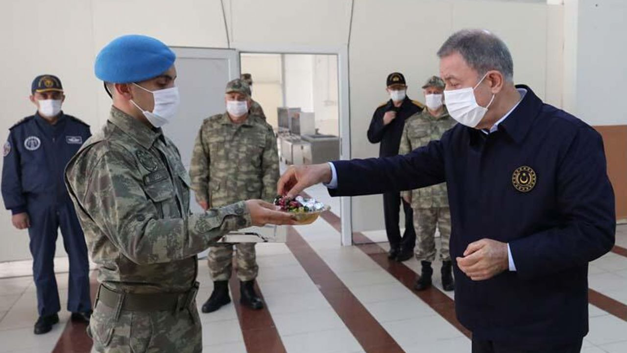 Son dakika... Bakan Akar ve TSK'nin komuta kademesinden sınır hattında bayram - Sayfa 7