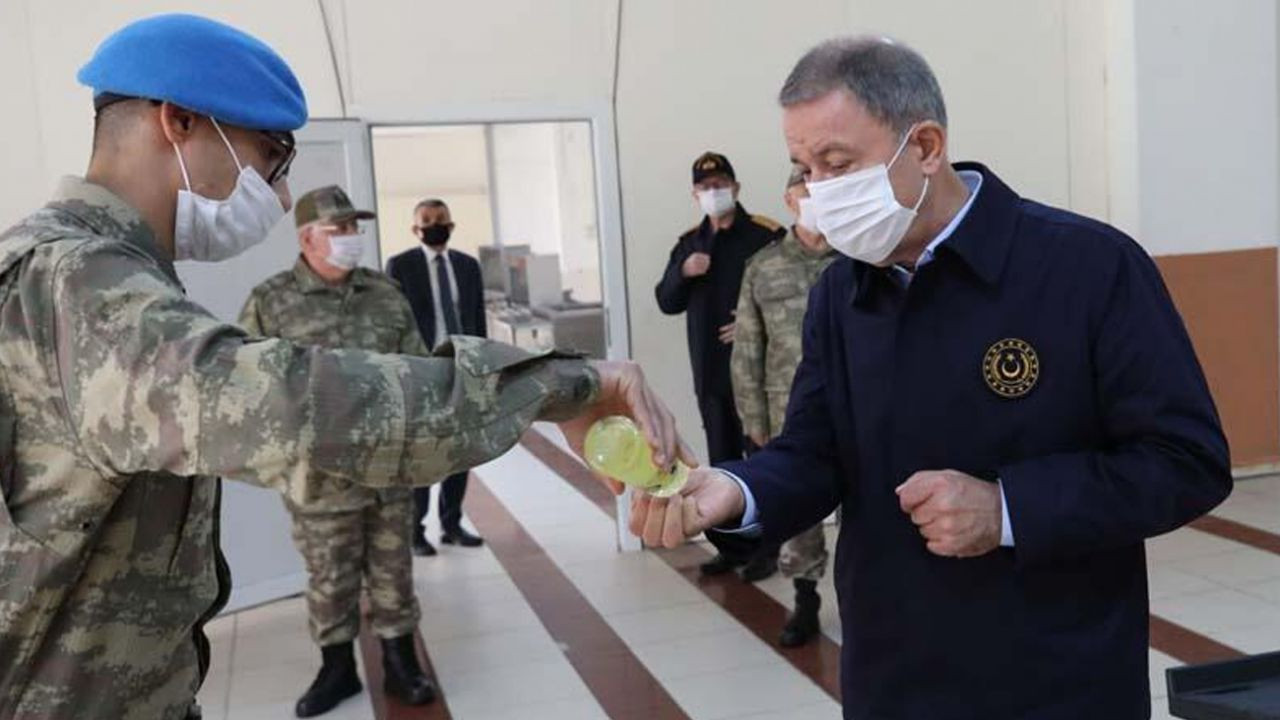 Son dakika... Bakan Akar ve TSK'nin komuta kademesinden sınır hattında bayram - Sayfa 8