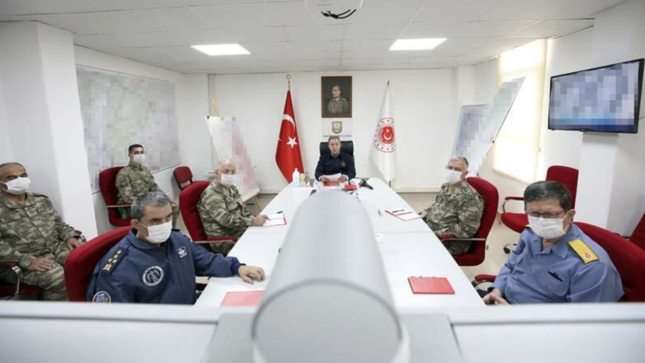 Son dakika... Bakan Akar ve TSK'nin komuta kademesinden sınır hattında bayram - Sayfa 9