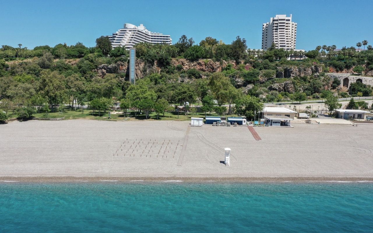 Sosyal mesafeli tatile hazırlık! Konyaaltı'nda hummalı çalışma başladı - Sayfa 13